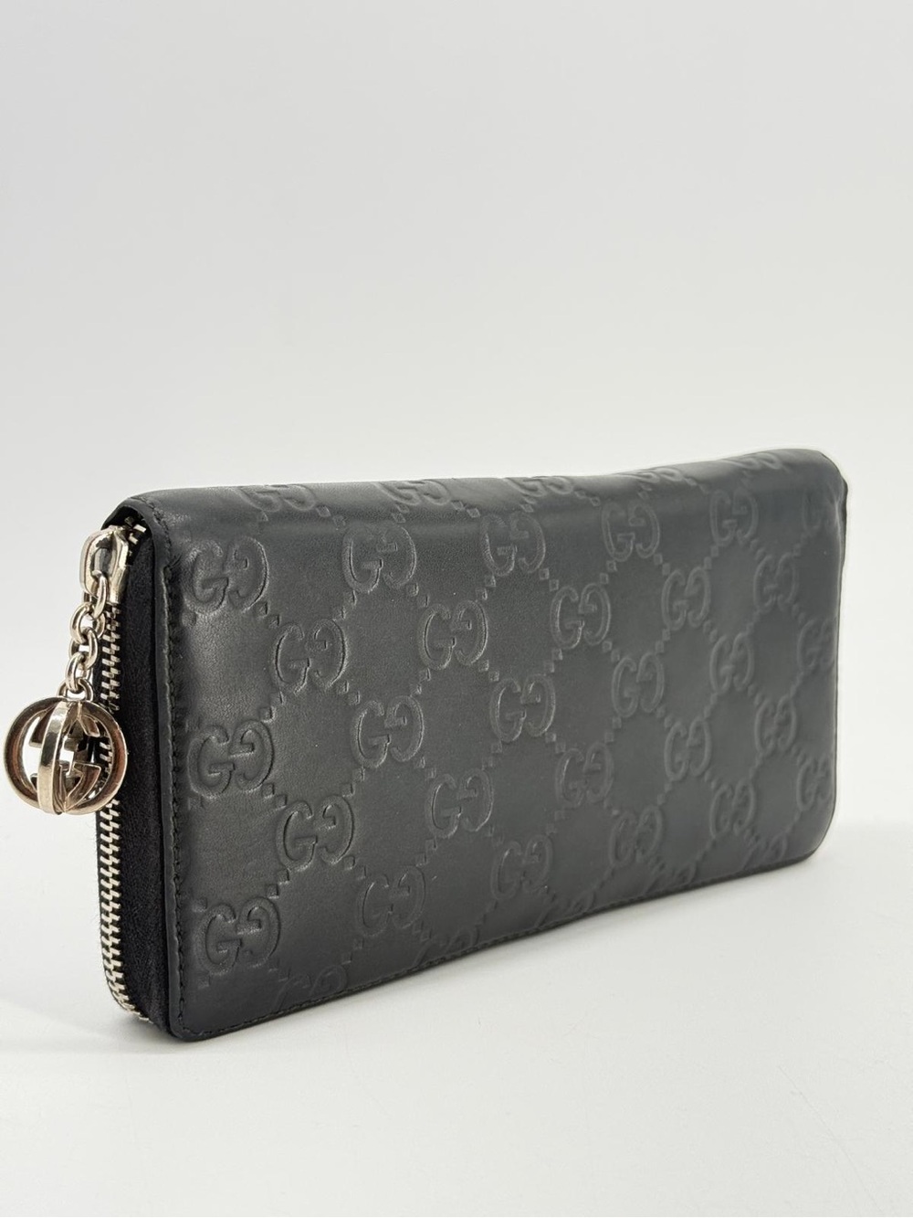 Gucci  Guccissima Leather Round Zipper Wallet